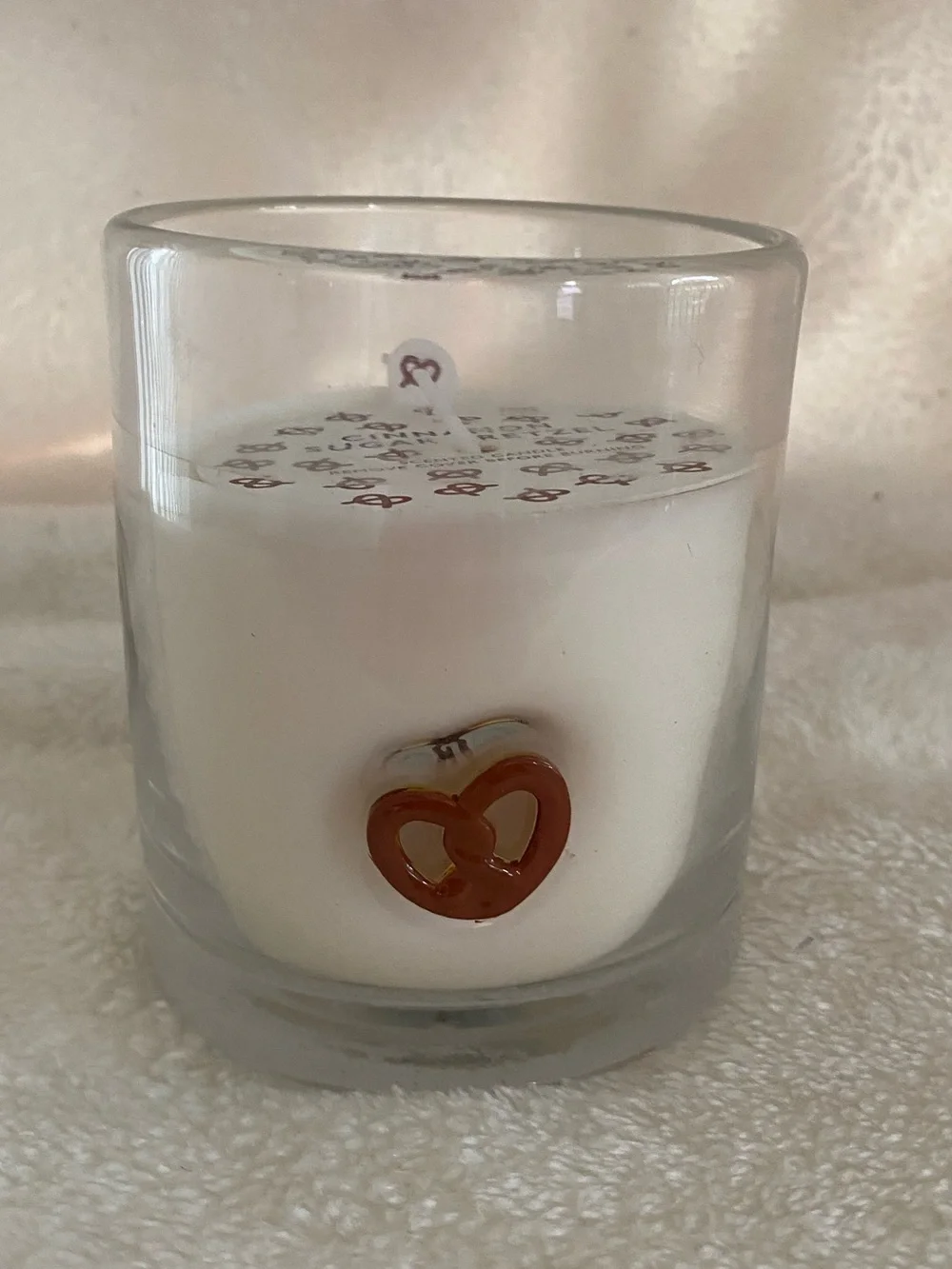 Cinnamon Sugar Pretzel Glass Jar Candle with 3 iconic Pretzel Accent